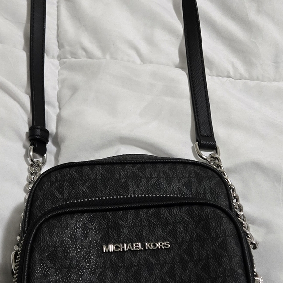 Michael Kors Black Crossbody Bag NWOT Used Once - Picture 3 of 3